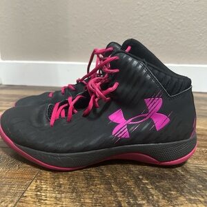 Basketball shoes